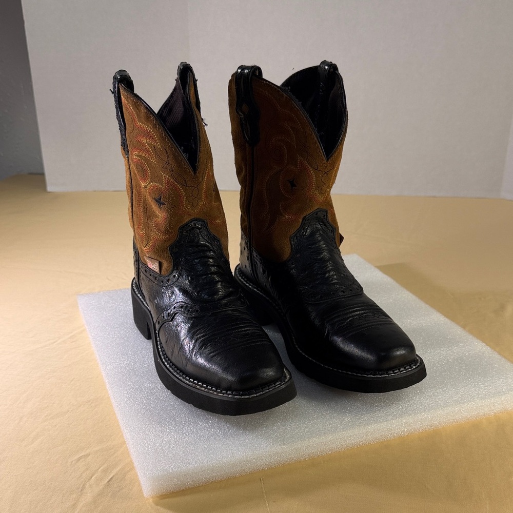 Justin gypsy women’s western boots 9 1/2 inches tall size 6B